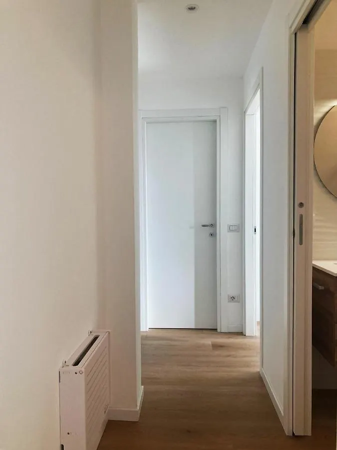 Apartment Elegante E Spazioso Appartamento Milan Italy