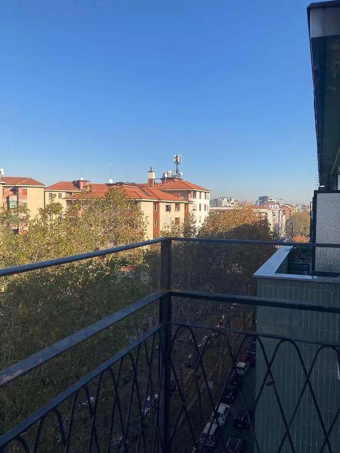 Apartment Elegante E Spazioso Appartamento Milan