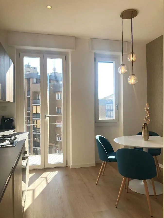 Apartment Elegante E Spazioso Appartamento Milan